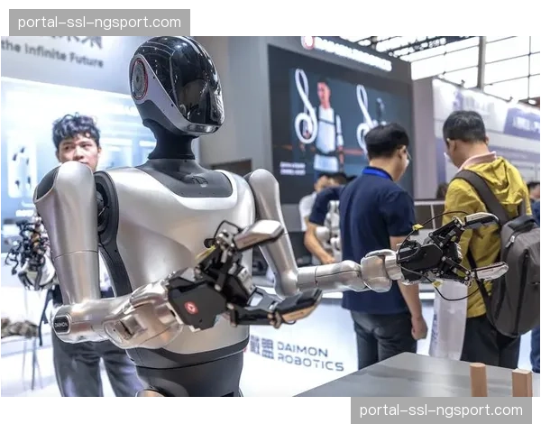 户外大屏、车载屏等新兴终端被纳入分发体系，拓展了内容消费场景。