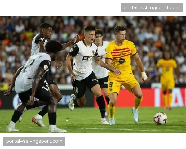 纪录诞生:莱万多夫斯基点射破门,以35球追平个人单赛季联赛进球纪录 纪录诞生:莱万多夫斯基点射破门,以35球追平个人单赛季联赛进球纪录